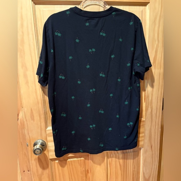Old Navy navy blue T-shirt with green palm trees - Picture 3 of 7